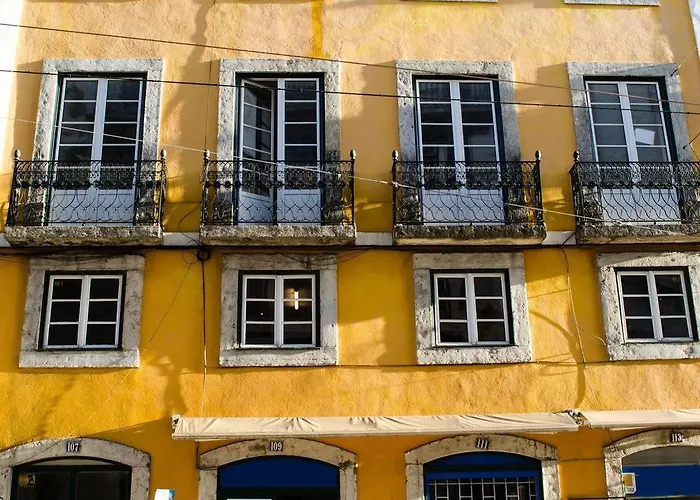 Locals Hostel & Suites Lisbona